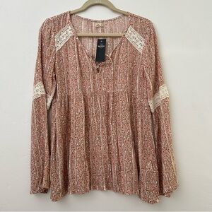 NWT Hollister Boho Babydoll Blouse Bell Sleeves Floral Print Crochet Lace Sz M